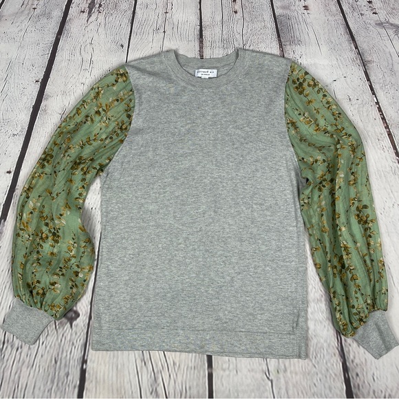 CURRENT AIR gray knit top with floral lightweight balloon sleeves, size S - Picture 9 of 16